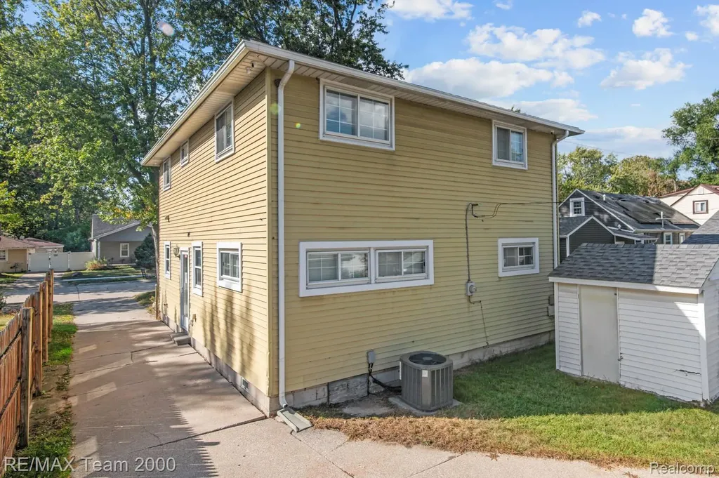 6363 Mcguire Street Taylor City MI 48180