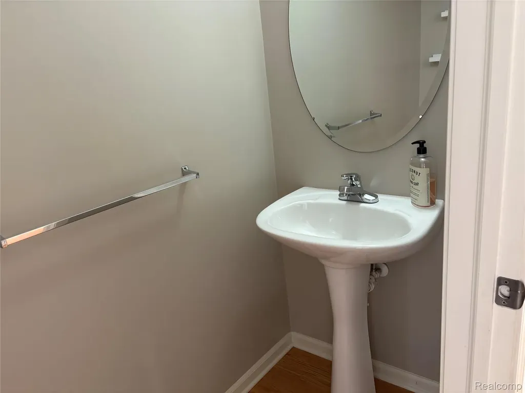3178 Camden Drive Troy City MI 48084