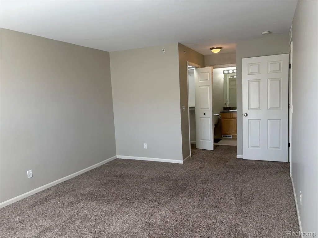 3178 Camden Drive Troy City MI 48084