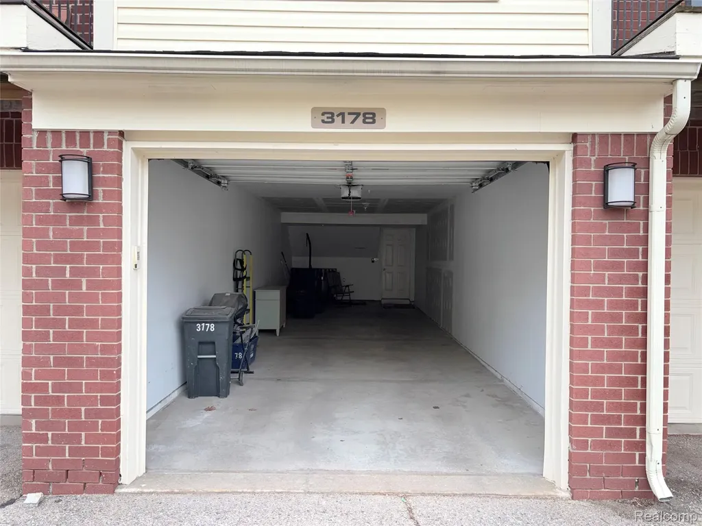 3178 Camden Drive Troy City MI 48084