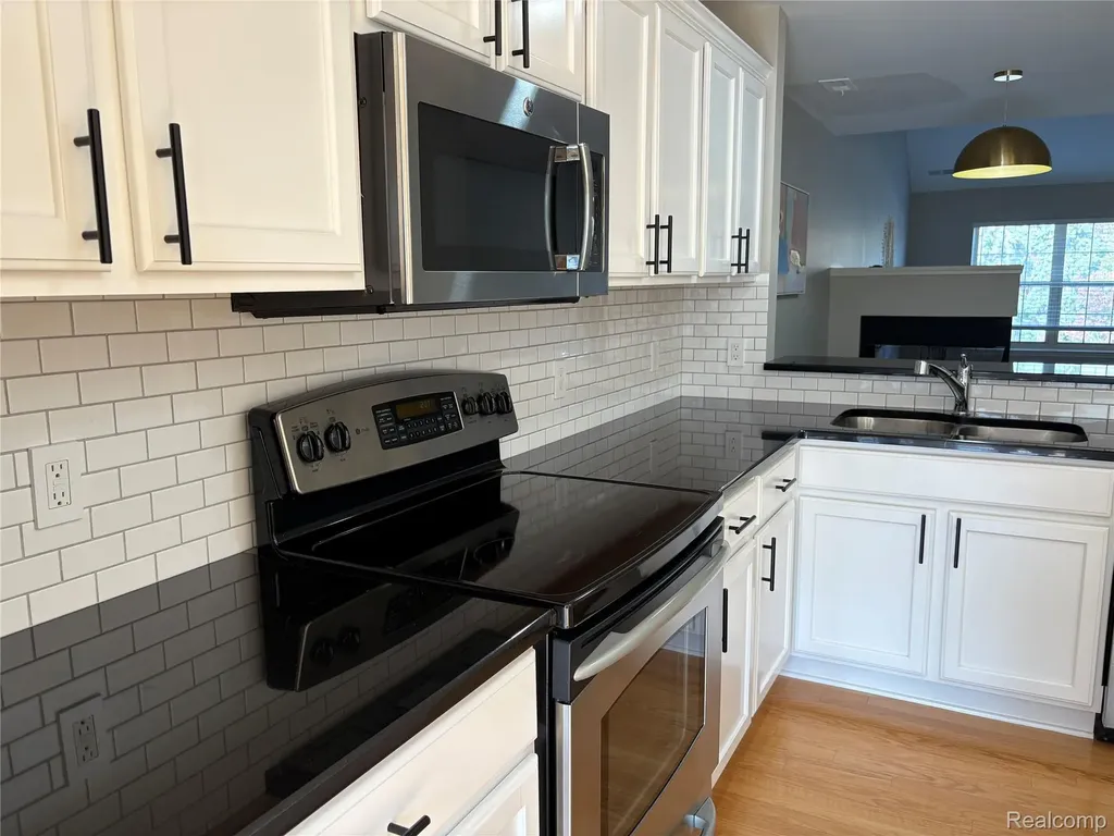 3178 Camden Drive Troy City MI 48084