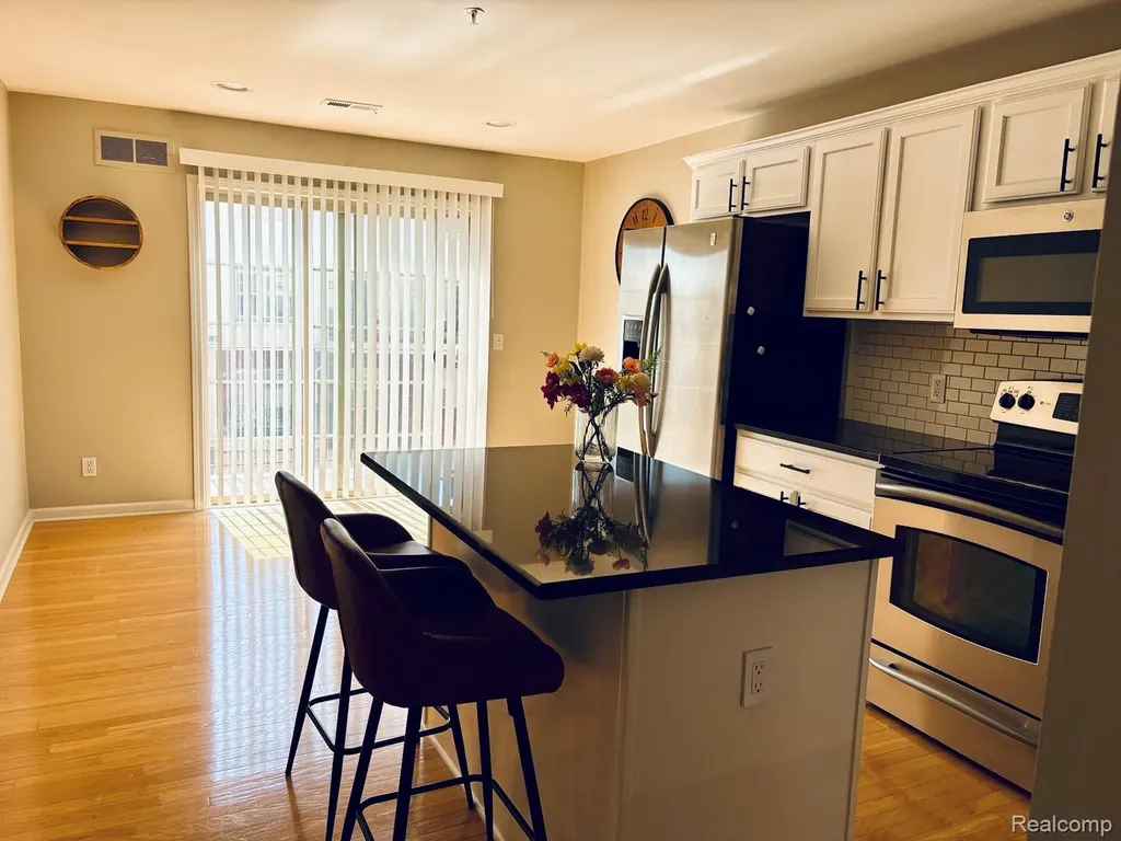 3178 Camden Drive Troy City MI 48084