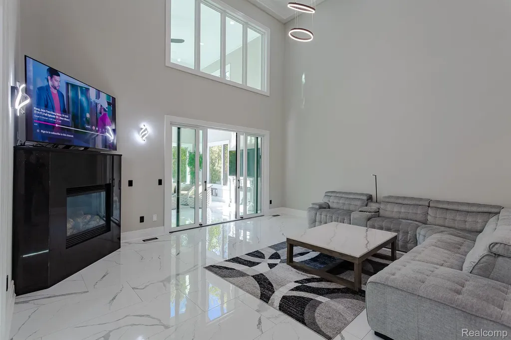 3118 Hickory Lawn Road Rochester Hills City MI 48307