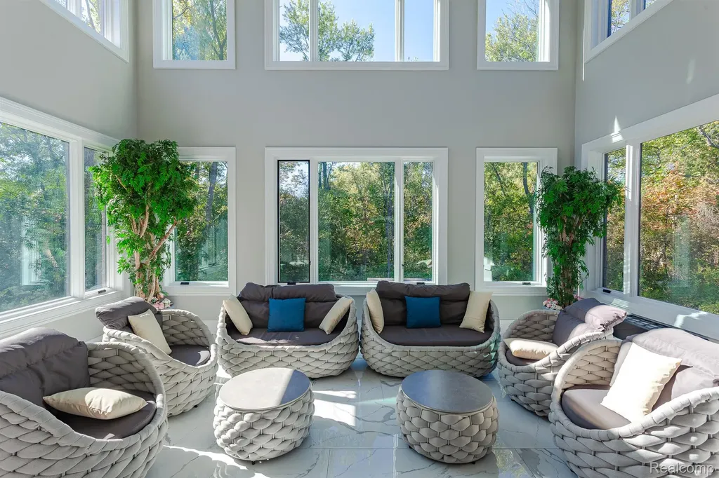3118 Hickory Lawn Road Rochester Hills City MI 48307