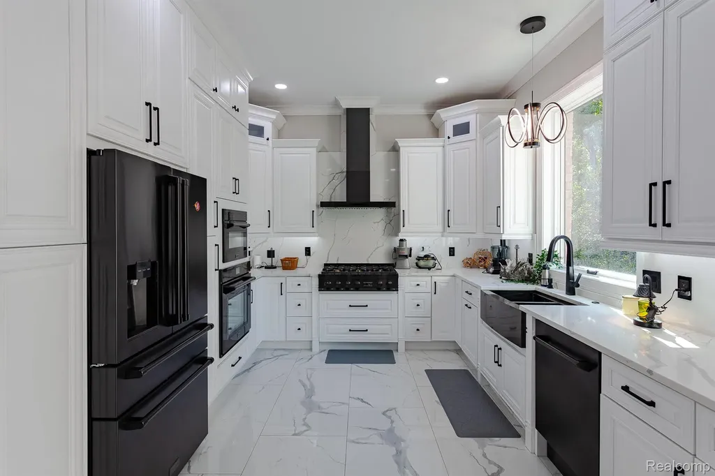 3118 Hickory Lawn Road Rochester Hills City MI 48307