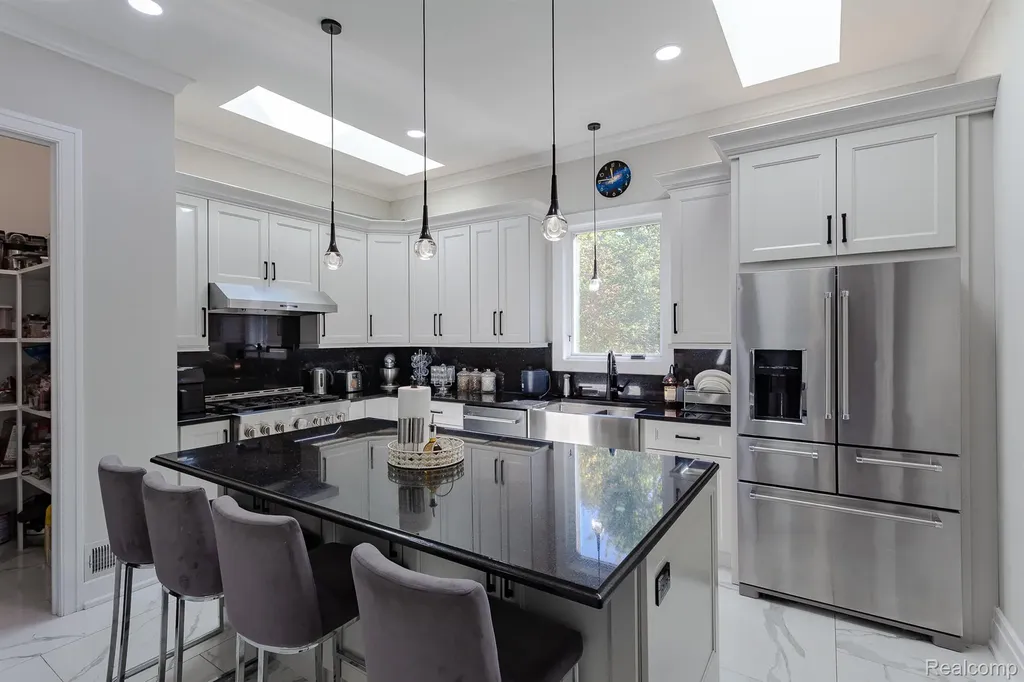 3118 Hickory Lawn Road Rochester Hills City MI 48307