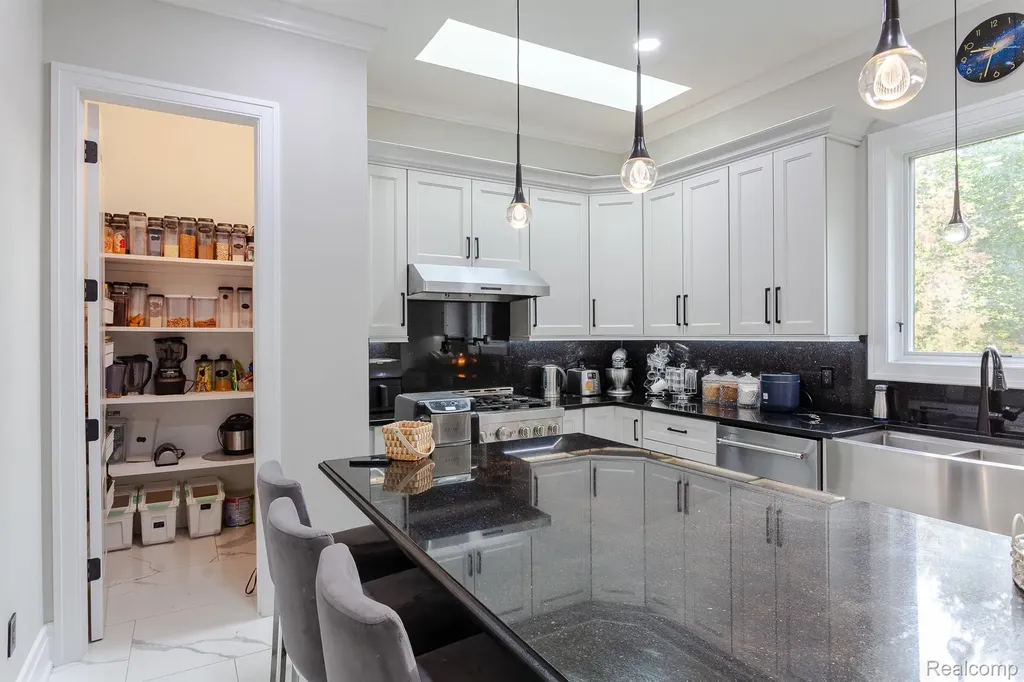 3118 Hickory Lawn Road Rochester Hills City MI 48307