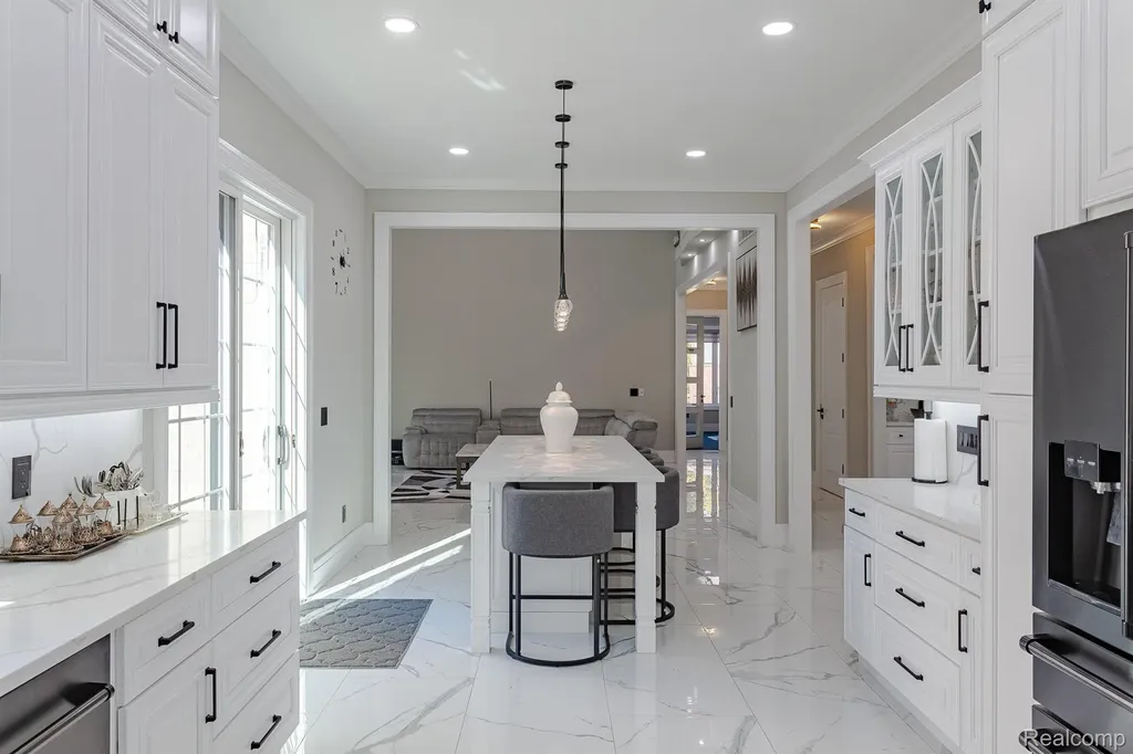 3118 Hickory Lawn Road Rochester Hills City MI 48307