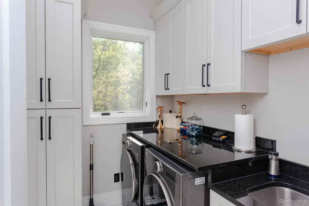 3118 Hickory Lawn Road Rochester Hills City MI 48307