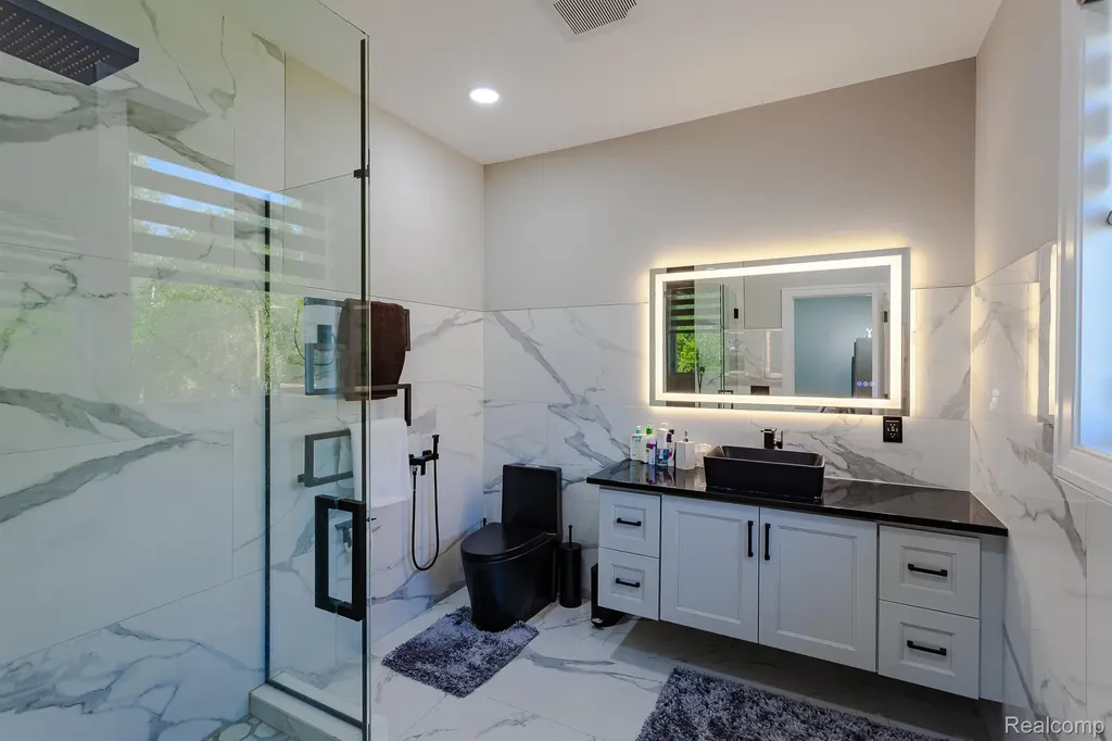 3118 Hickory Lawn Road Rochester Hills City MI 48307