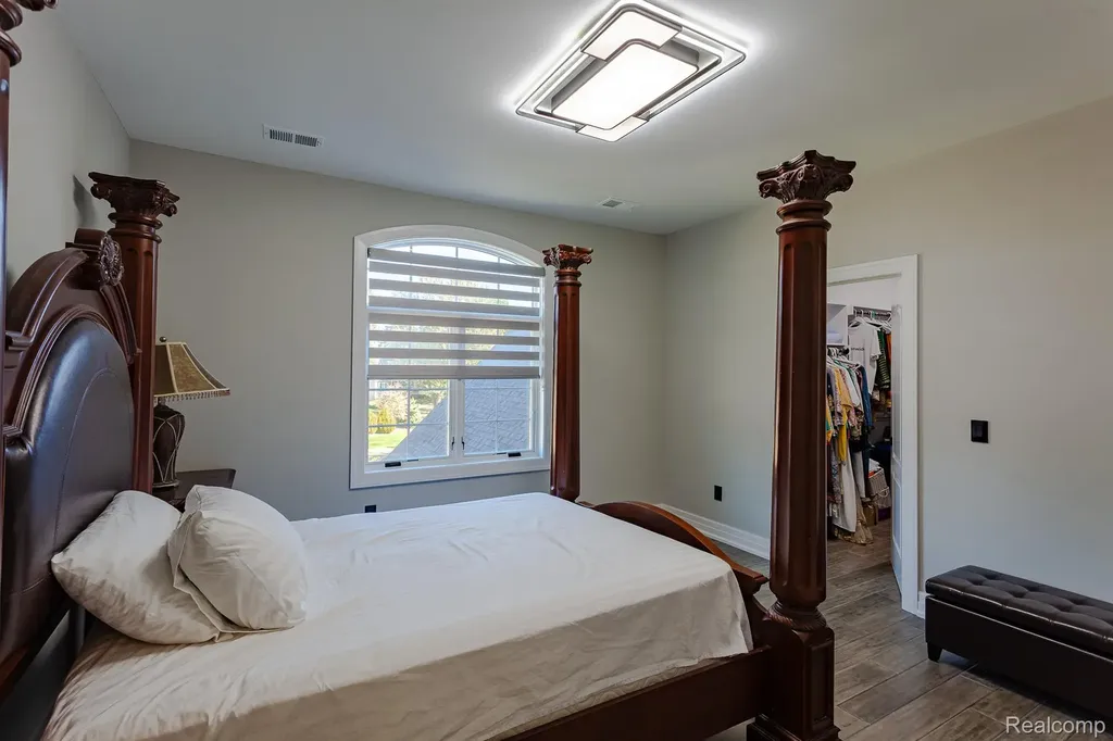 3118 Hickory Lawn Road Rochester Hills City MI 48307
