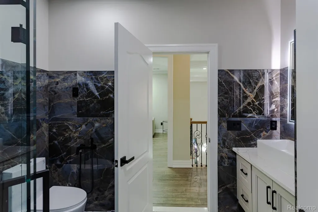 3118 Hickory Lawn Road Rochester Hills City MI 48307