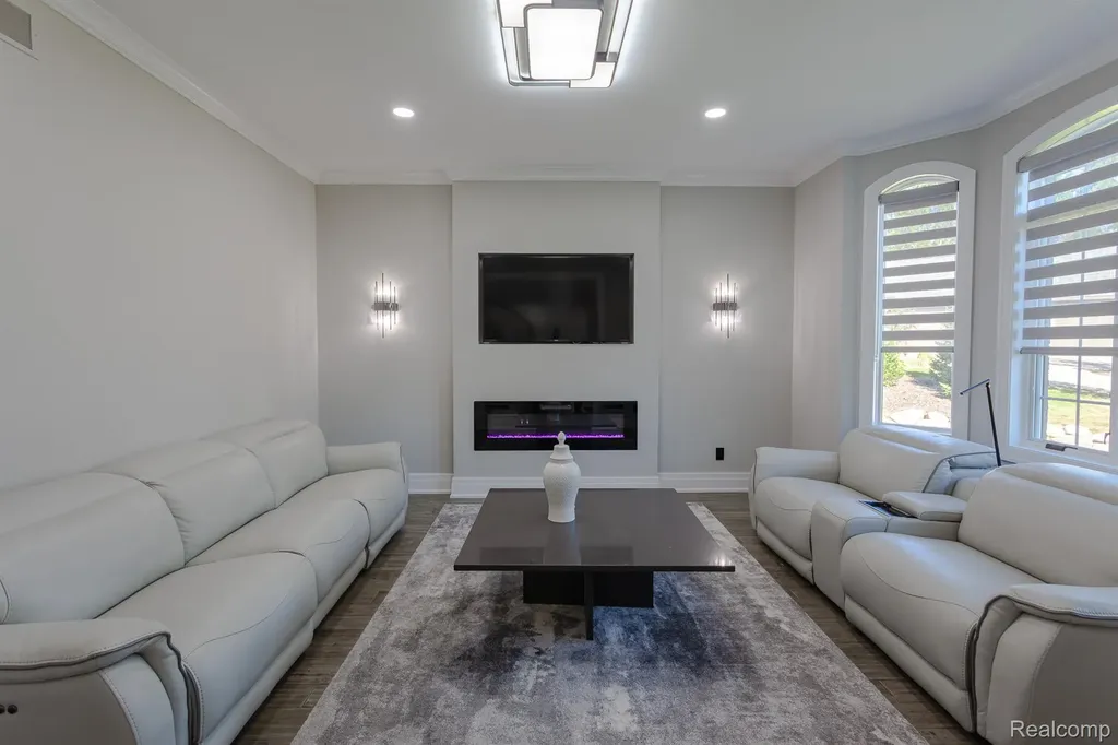 3118 Hickory Lawn Road Rochester Hills City MI 48307