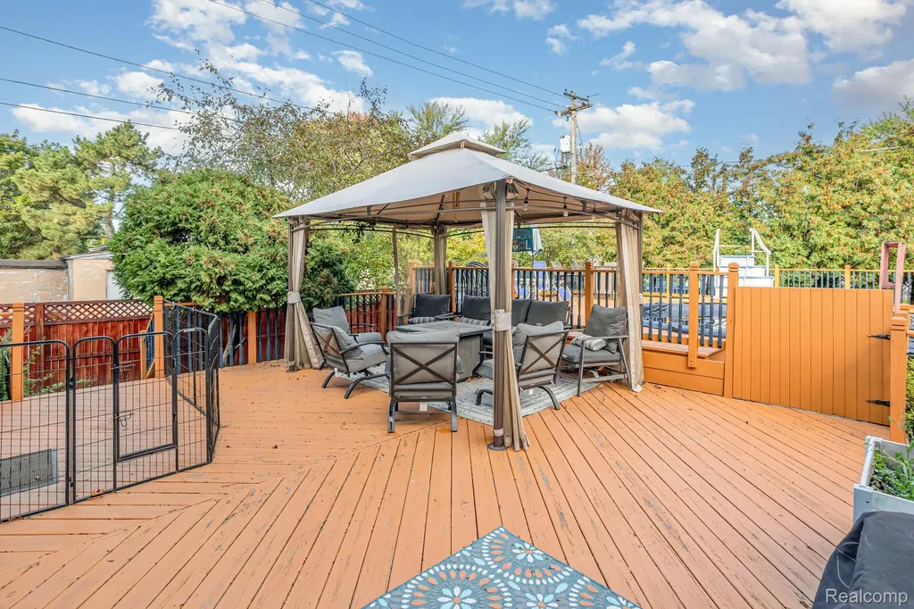 425 S 5th Street Sebewaing Township MI 48759