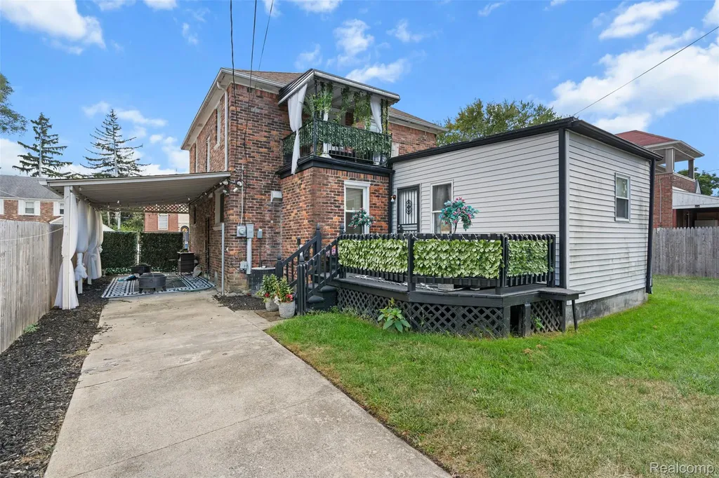 150 W Hildale Detroit City MI 48203