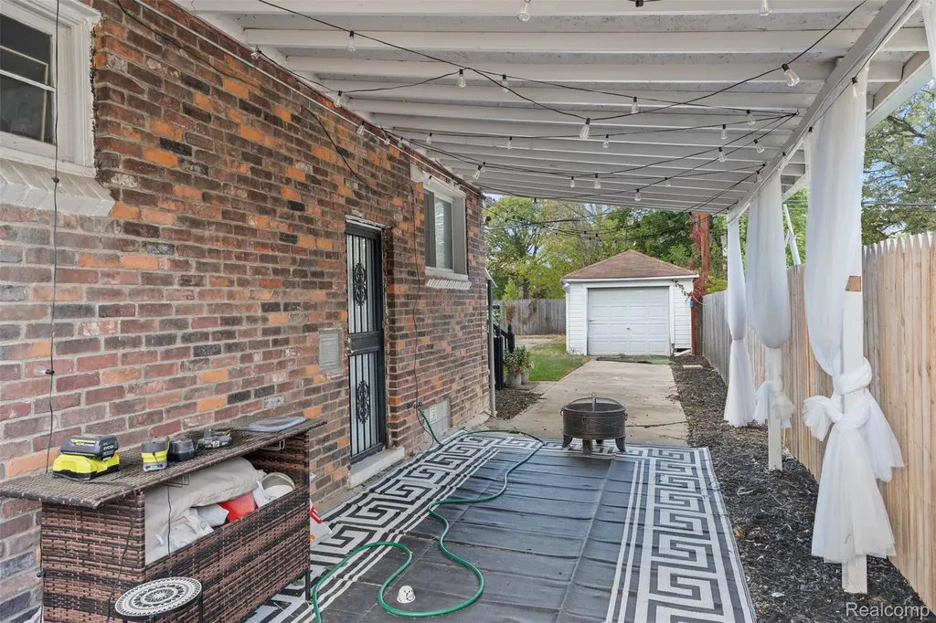 150 W Hildale Detroit City MI 48203