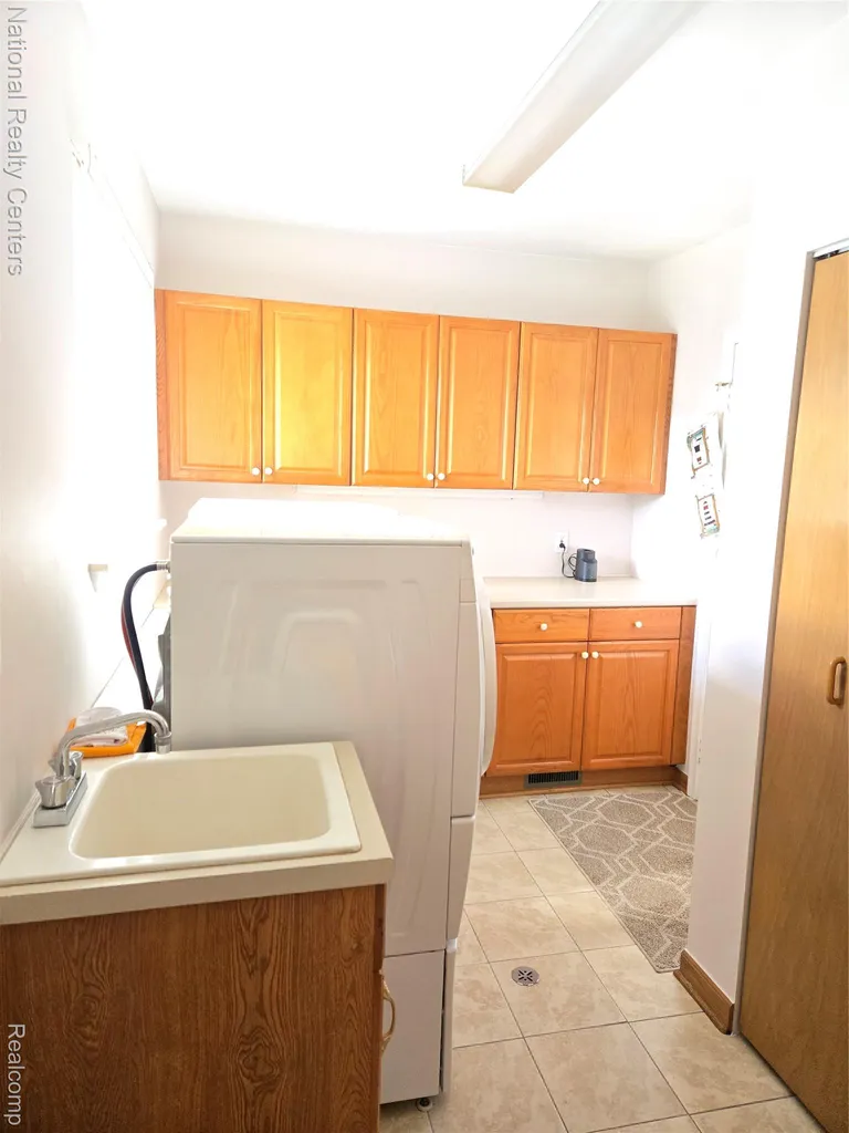 8723 Ringwood Drive Commerce Charter Township MI 48382