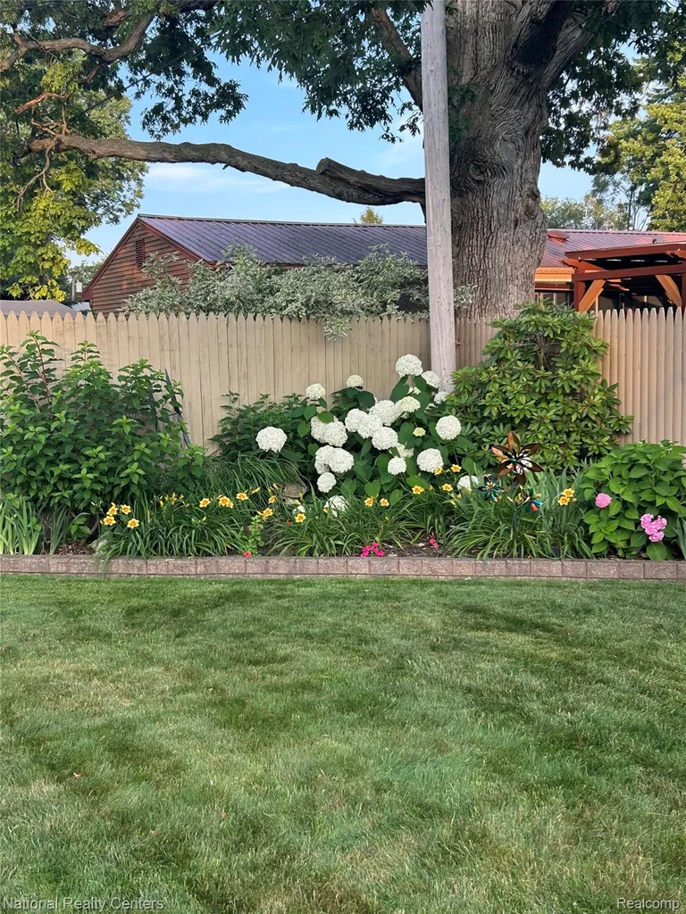 8723 Ringwood Drive Commerce Charter Township MI 48382