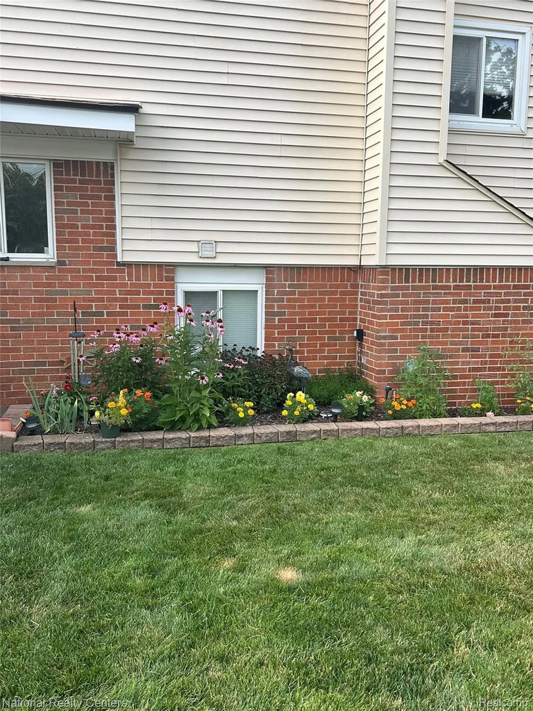 8723 Ringwood Drive Commerce Charter Township MI 48382