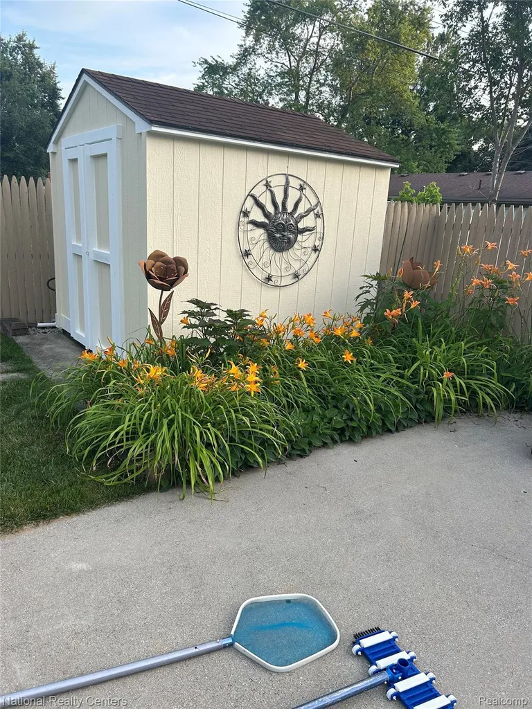 8723 Ringwood Drive Commerce Charter Township MI 48382