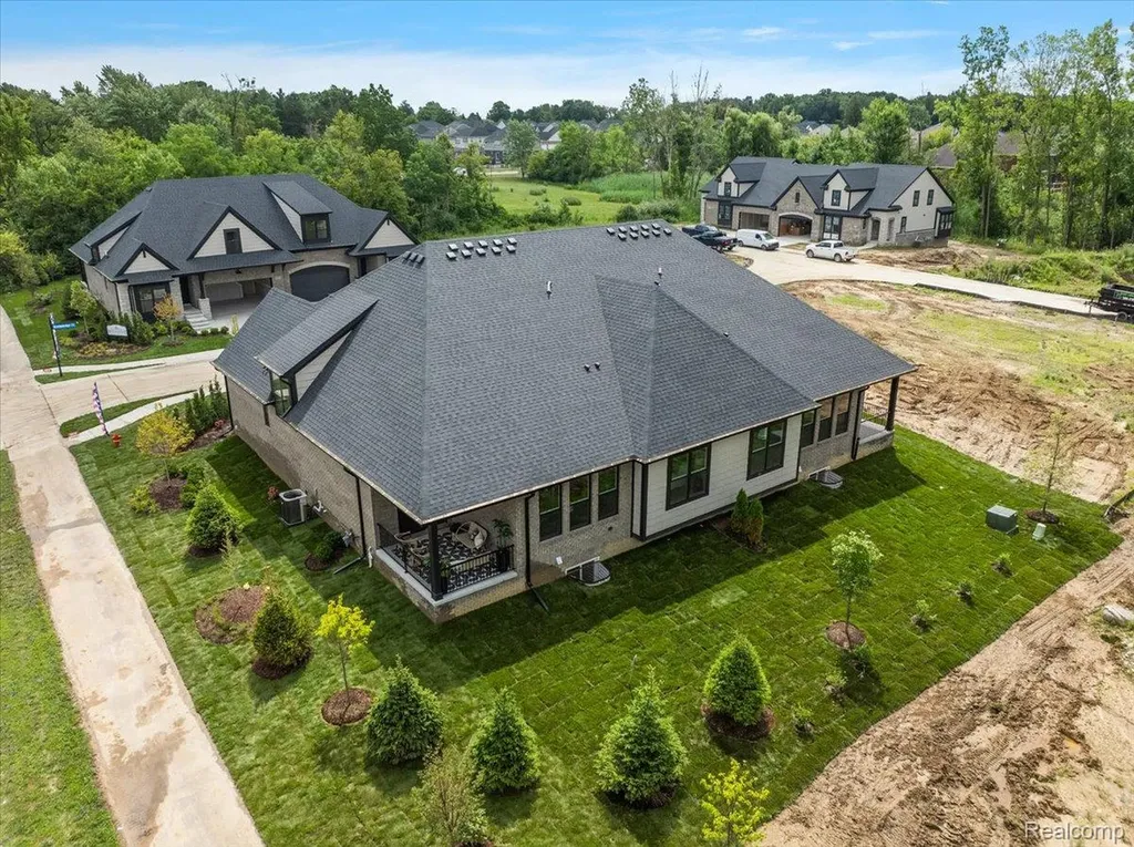 2032 Breckenridge Court Rochester City MI 48307