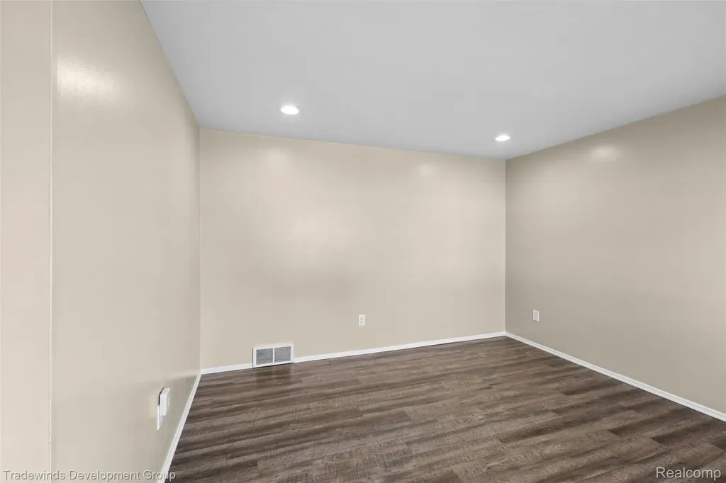 30455 Cherry Avenue Romulus City MI 48174