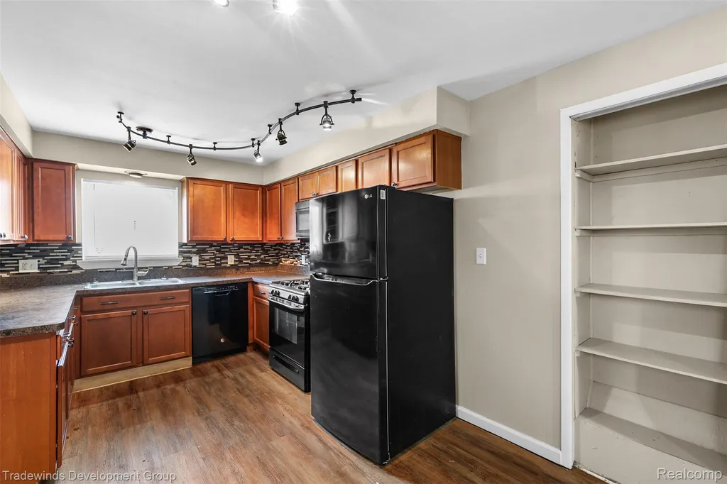 30455 Cherry Avenue Romulus City MI 48174