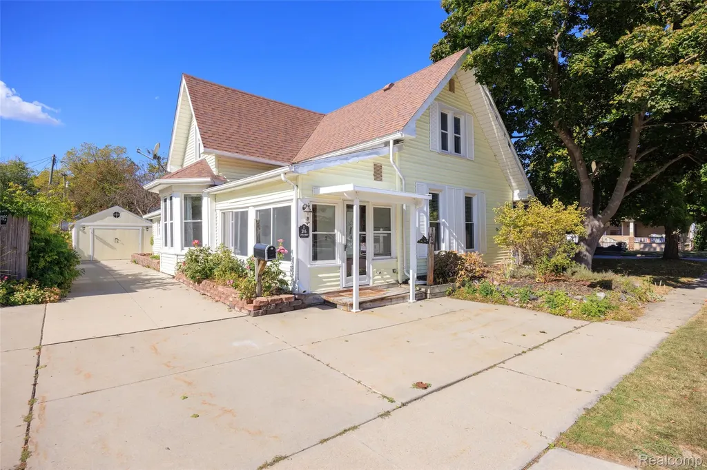 206 S 4th Street St. Clair City MI 48079
