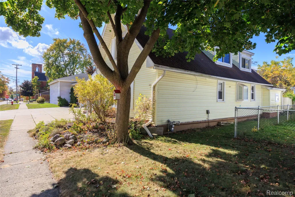 206 S 4th Street St. Clair City MI 48079