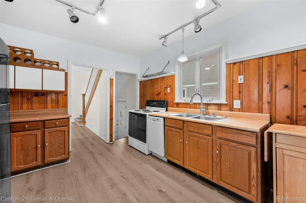 902 S Washington Avenue Royal Oak City MI 48067