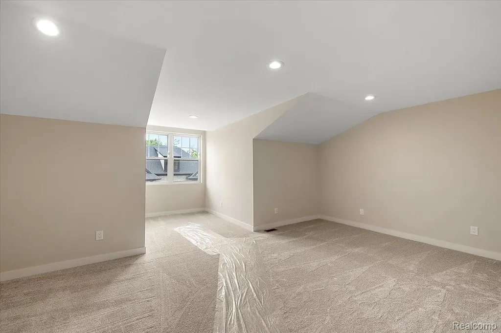 2028 Breckenridge Court Rochester City MI 48307