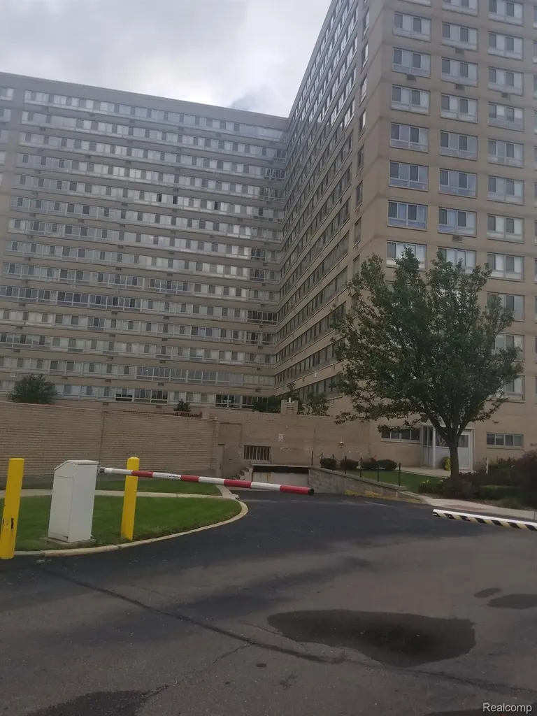 8900 E Jefferson Avenue Detroit City MI 48214
