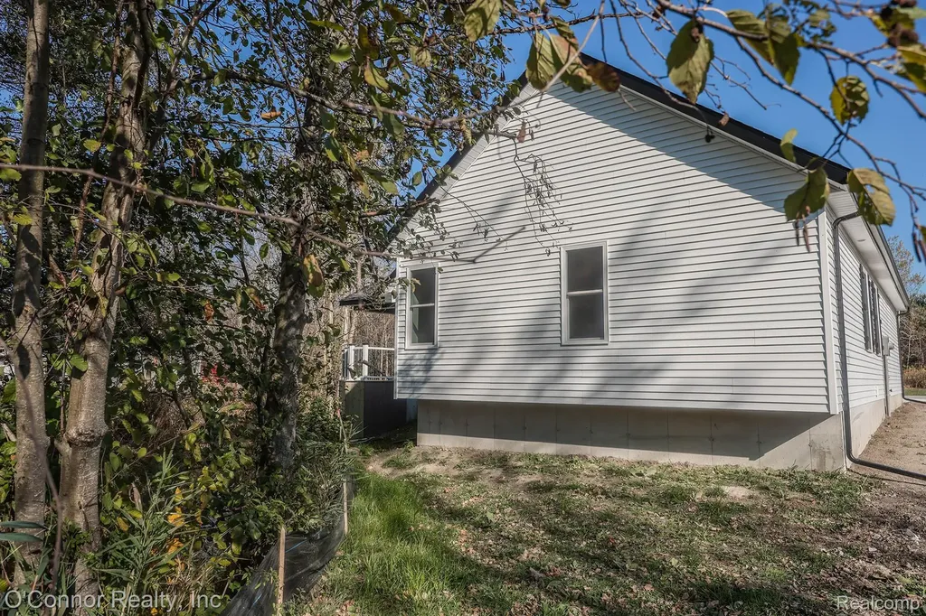 2047 Edward Lane East Kimball Township MI 48074