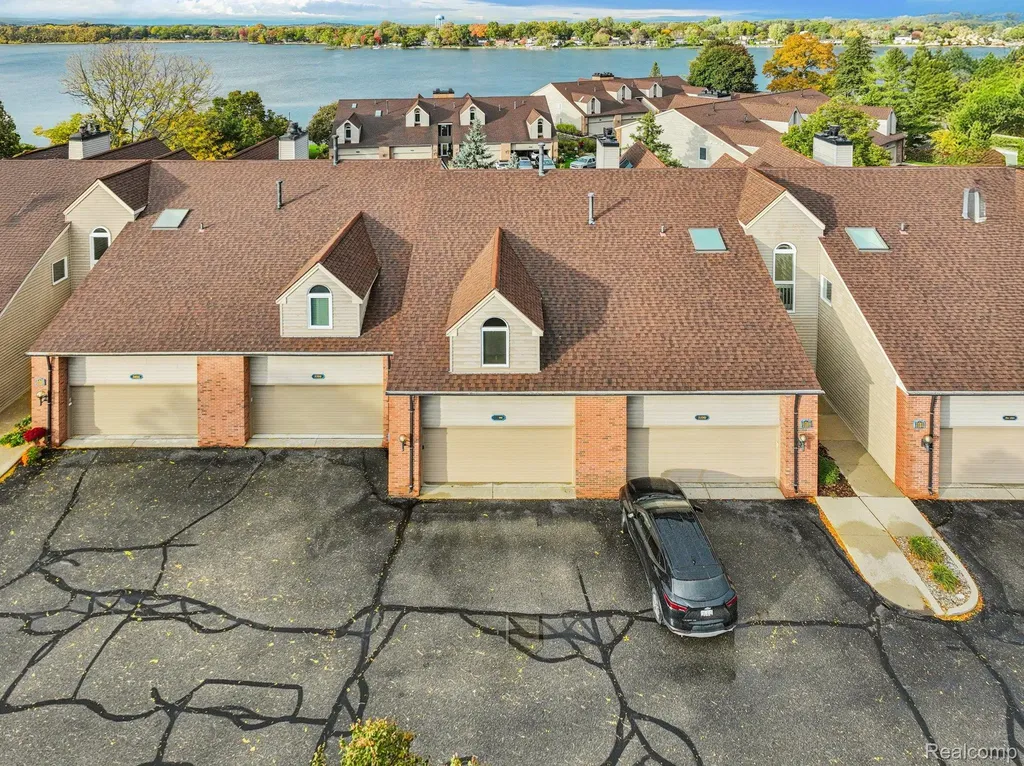 3388 Loon Lake Court Waterford Charter Township MI 48329