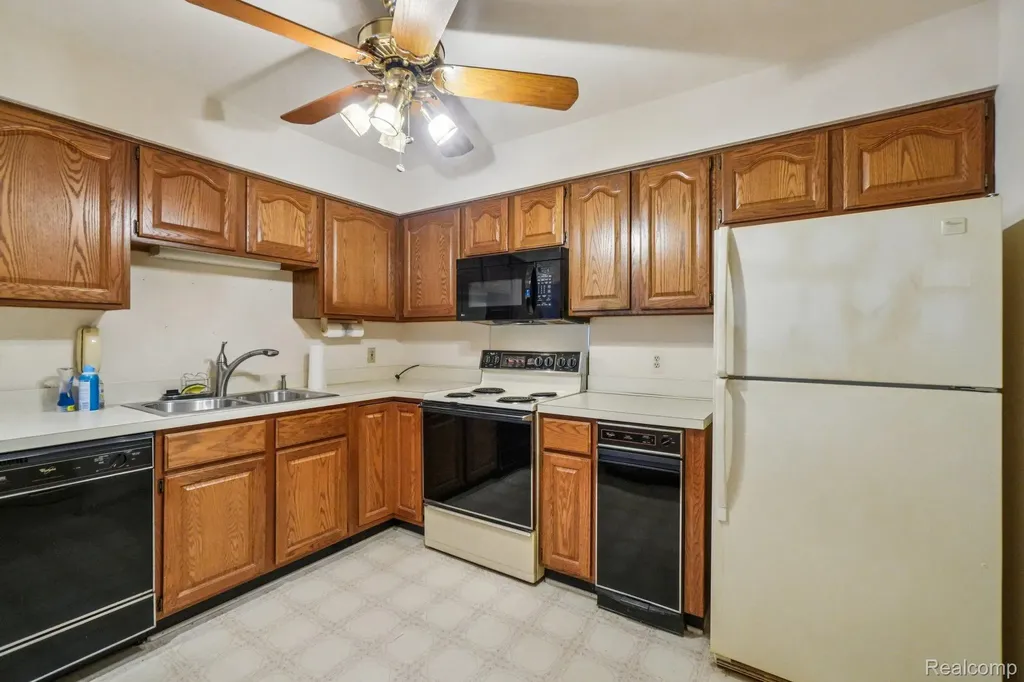 3388 Loon Lake Court Waterford Charter Township MI 48329