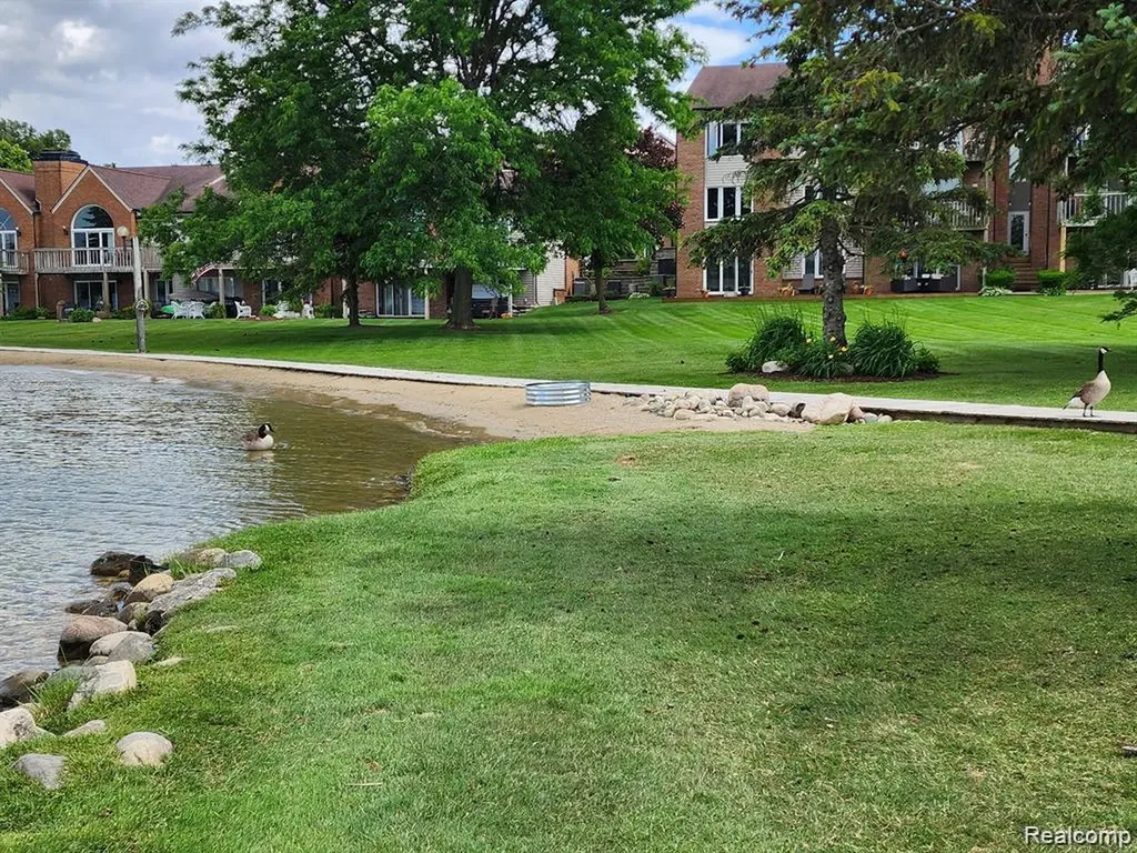 3388 Loon Lake Court Waterford Charter Township MI 48329