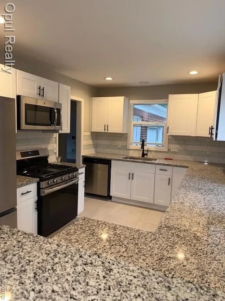 6550 Golfview Street Garden City City MI 48135