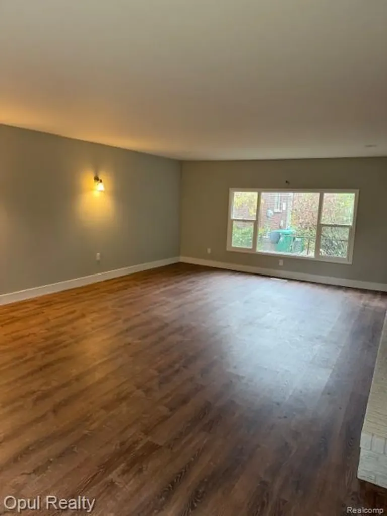 6550 Golfview Street Garden City City MI 48135