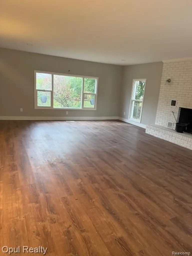 6550 Golfview Street Garden City City MI 48135