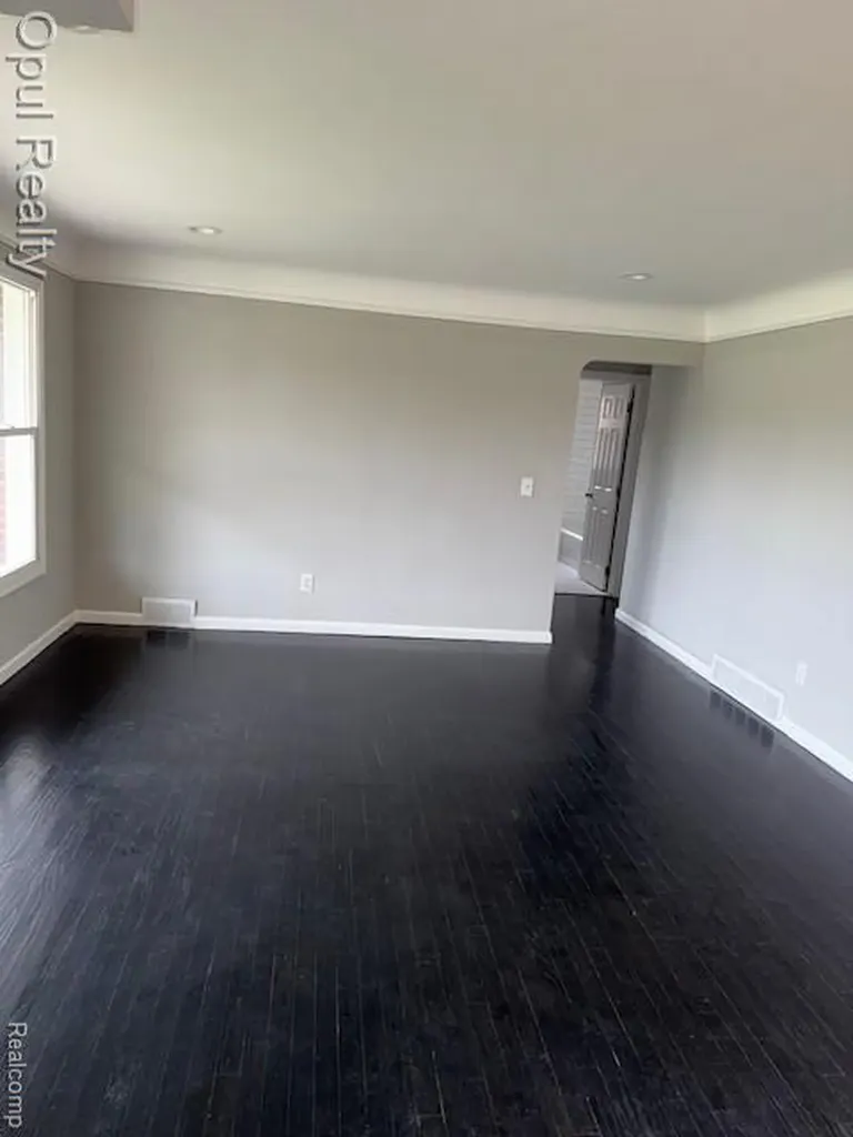 6550 Golfview Street Garden City City MI 48135