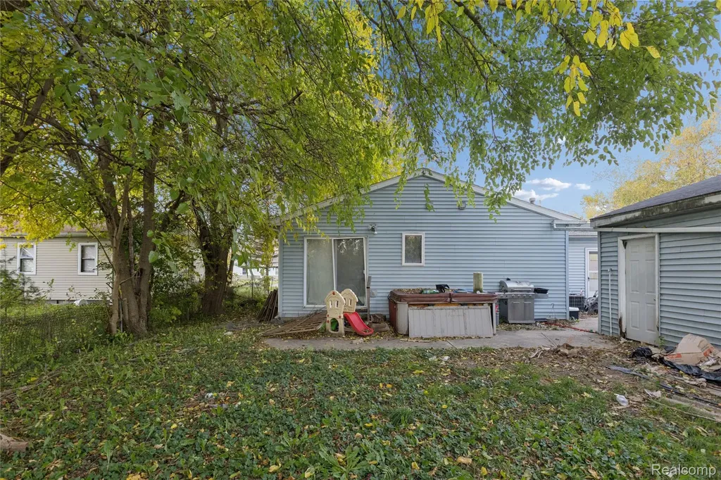 2540 Kansas Avenue Saginaw City MI 48601
