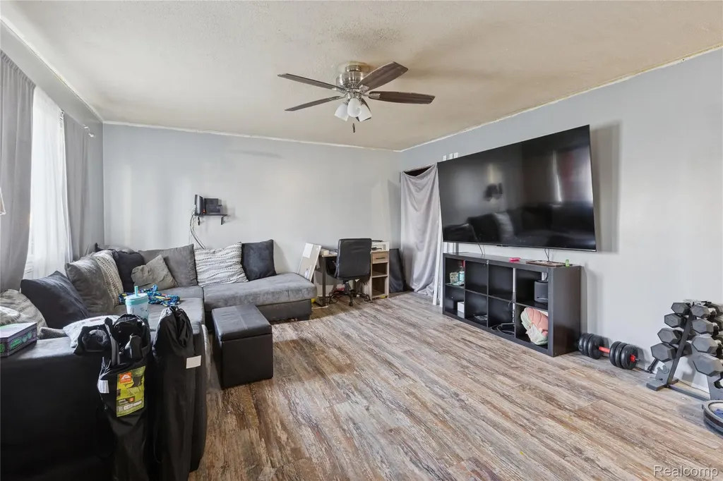 2540 Kansas Avenue Saginaw City MI 48601