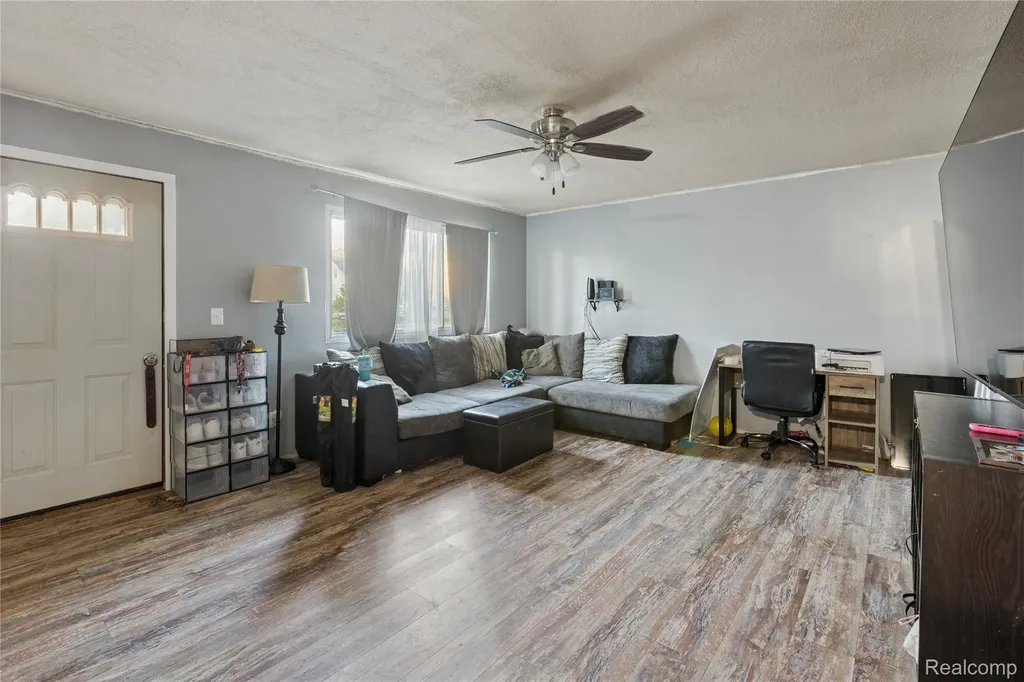 2540 Kansas Avenue Saginaw City MI 48601