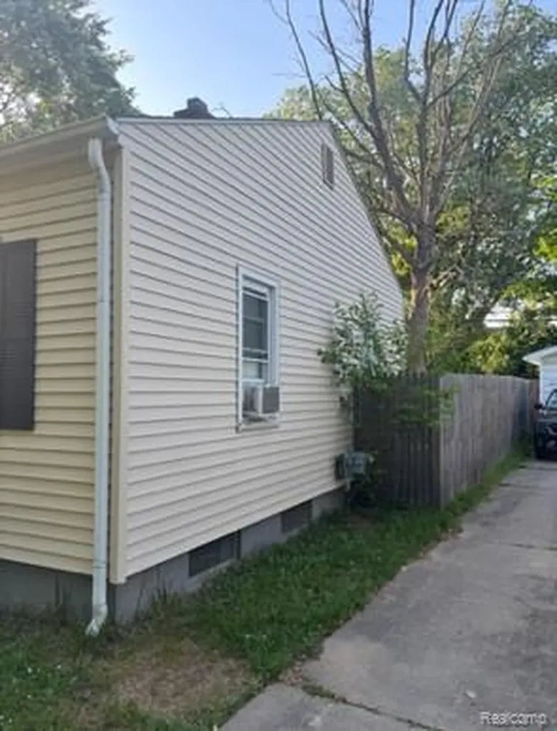 1410 Berrywood Lane Flint City MI 48507