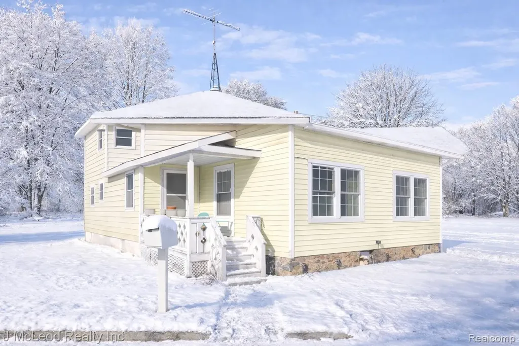 4618 Main Street Millington Village MI 48746