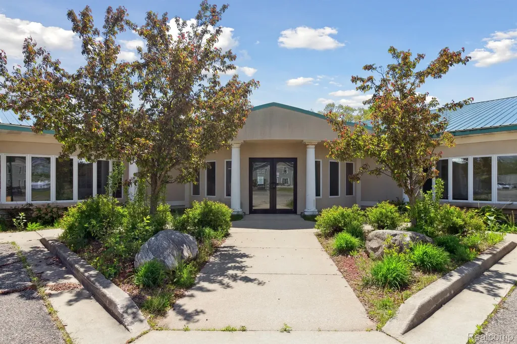 1380 E Main Edmore Village MI 48829