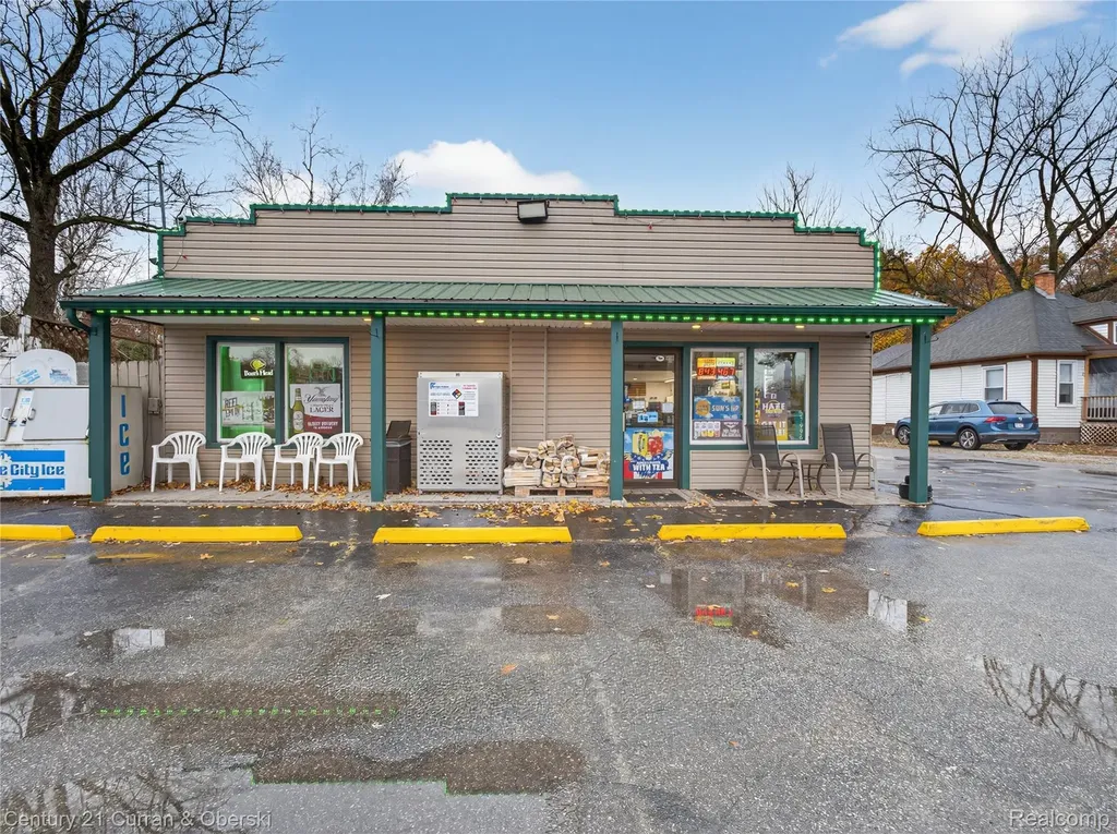 27996 Waltz Road Huron Charter Township MI 48164