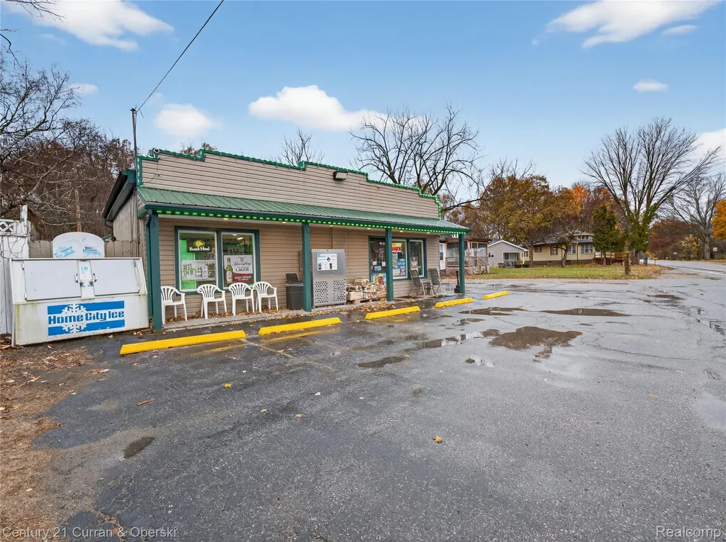 27996 Waltz Road Huron Charter Township MI 48164