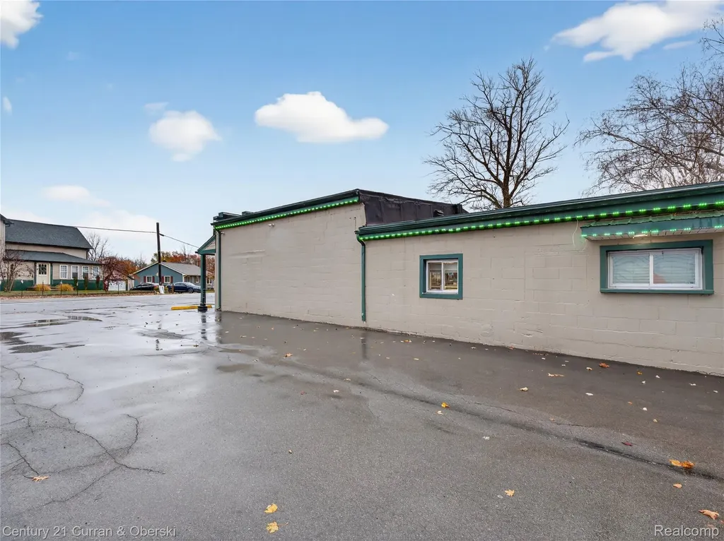 27996 Waltz Road Huron Charter Township MI 48164