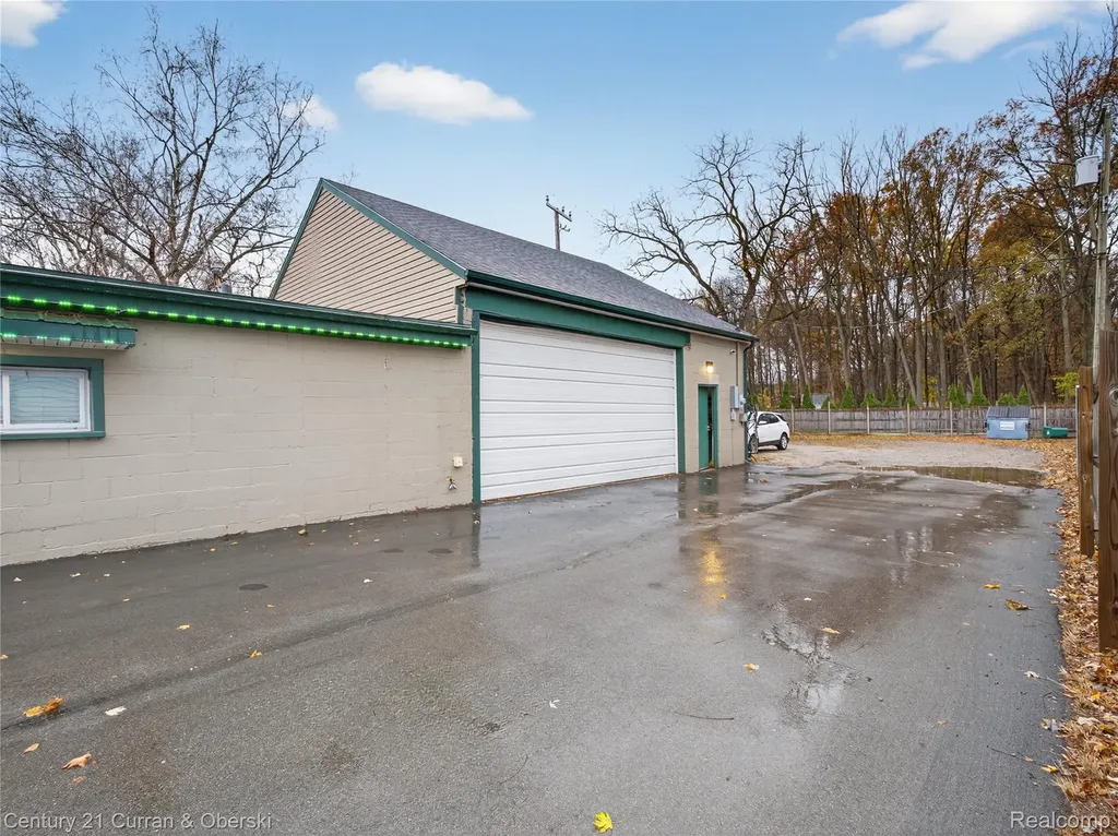 27996 Waltz Road Huron Charter Township MI 48164